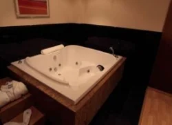 jacuzzi en la habitacion