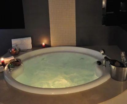 Hotel Los Peñascales habitacion con jacuzzi en Madrid