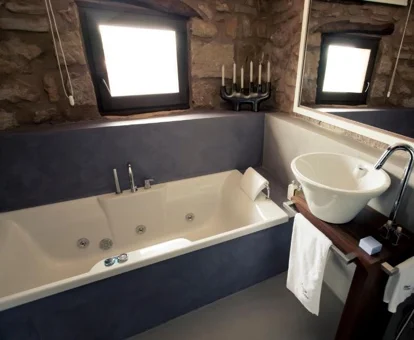 bañera de hidromasaje de la habitación superior