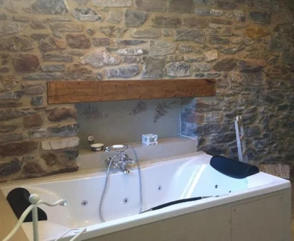 habitación con jacuzzi del Hotel Casa Muria