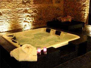 spa con jacuzzi del hotel Las Torres Zaragoza