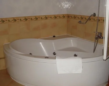 bañera de hidromasaje en la habitacion