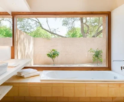 habitacion con bañera de Hidromasaje Casa Rural Sn Bernadinet