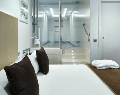 piscina privada del Gaudint Barcelona Suites