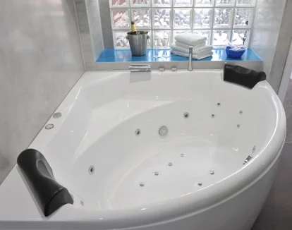 jacuzzi en la habitacion Hotel Gaudint Suites Barcelona