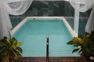 piscina privada de la habitacion Palacio San Bartolomé