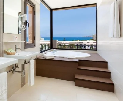 jacuzzi con vistas hotel Dream Noelia