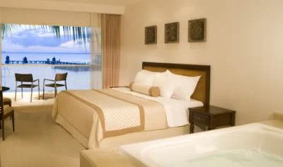 habitación con vistas al mar y jacuzzi privado