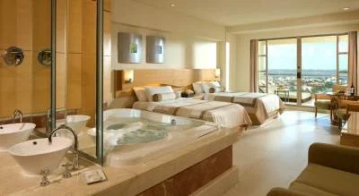 jacuzzi de la habitación del hotel Beach Palace