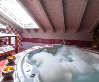 jacuzzi en la habitacion Suite
