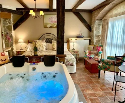 Jacuzzi en la habitación del la Suite de La Casa del Puente