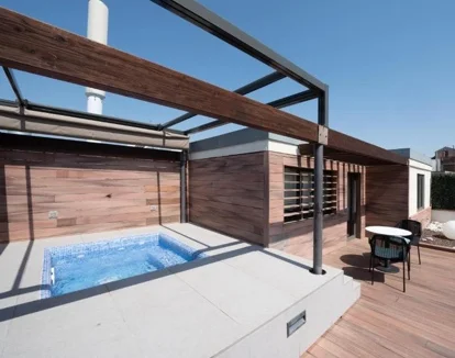 terraza con jacuzzi privado