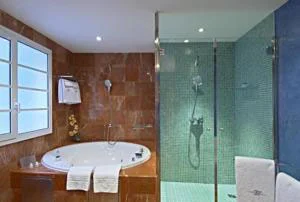 jacuzzi en la habitacion Hotel Montecarlo