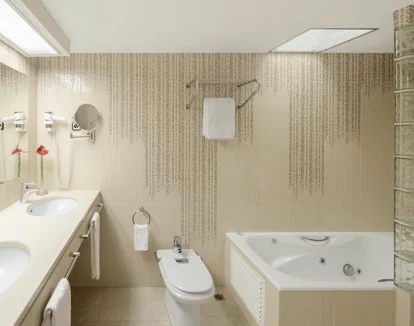 habitacion con jacuzzi del hotel Colon Barcelona