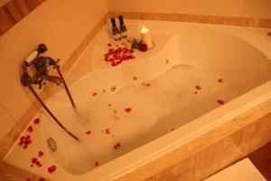 jacuzzi en la habitación del hotel María