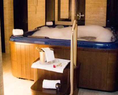 jacuzzi privado de la suite del hotel