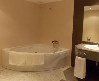jacuzzi en la habitación del Hotel San Cristobal