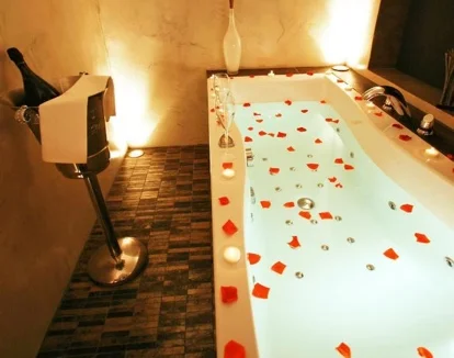 bañera jacuzzi suite junior romántica Hotel Vistabella
