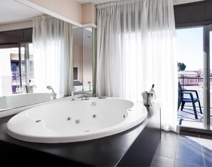Habitacion con jacuzzi del Hotel Acacias Suites Girona