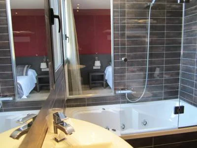 Jacuzzi en la habitación