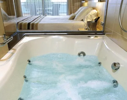 habitacion con jacuzzi Hotel Restaurant Sant Pol