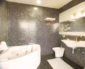 jacuzzi habitacion Hotel Carlos V Granada