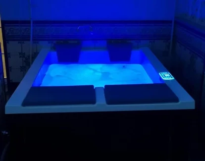 hotel con jacuzzi en la habitacion en Granada