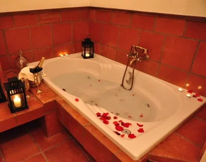 jacuzzi en la habitacion Hotel Los Cerezos