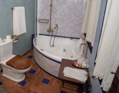 bañera de hidromasaje de la habitacion