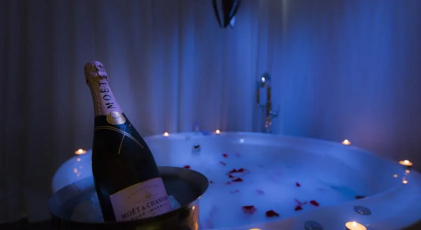 jacuzzi en la habitacion