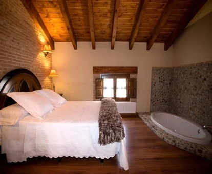 jacuzzi en la habitación del Hotel Posada los Consdestables