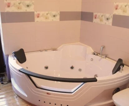jacuzzi en la habitacion