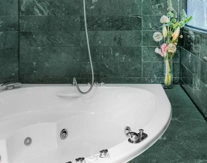 jacuzzi en la habitación Doble Premium
