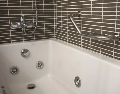 bañera de hidromasaje en la habitacion