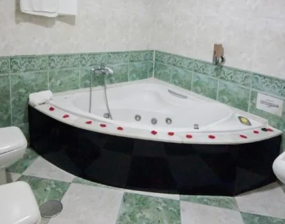 jacuzzi en la habitacion Hotel Agur Fuengirola