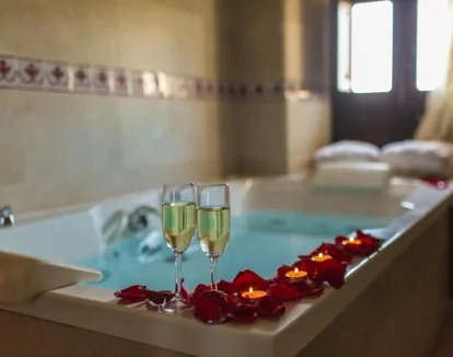 habitacion con jacuzzi hotel Convento La Magdalena en Málaga