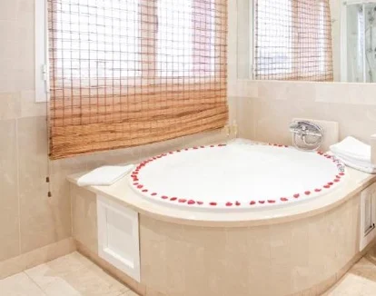 bañera de hidromasaje en la habitacion Hotel Cortijo Chico