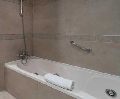 bañea de hidromasaje de la habitacion