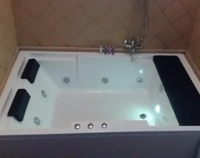 jacuzzi en la habitacion