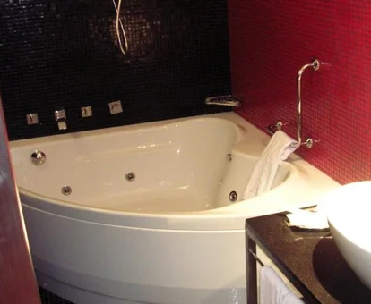 habitacion suite con jacuzzi hotel Francisco II