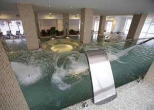 Spa con jacuzzi del hotel Bienestar Moaña Pontevedra