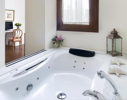 jacuzzi en la habitacion Hotel Amadeus Sevilla