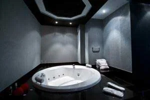 jacuzzi en la habitación