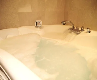 habitacion con jacuzzi