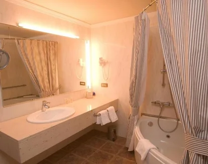 jacuzzi de la habitación del hotel Hotel Hostal Sport en Tarragona