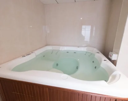 jacuzzi de la habitación del hotel Enoturismo Celler Piñol en Tarragona