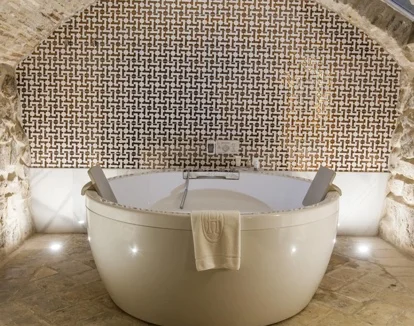 bañera de hidromasaje de la habitacion