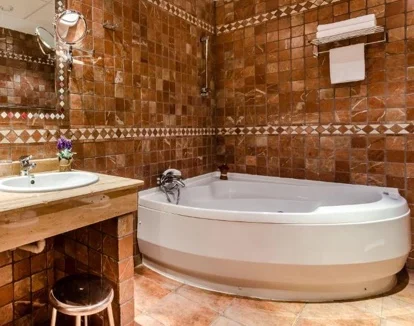 jacuzzi privado en habitacion hotel Carlos I