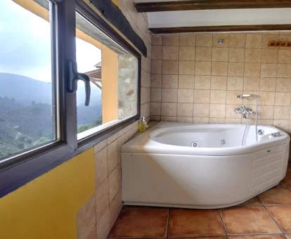 habitacion con jacuzzi de la casa rural Mirador del Salto Valencia