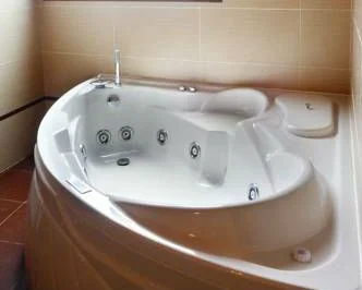 jacuzzi en la suite del Hotel Cierzo de Javalambre Valencia